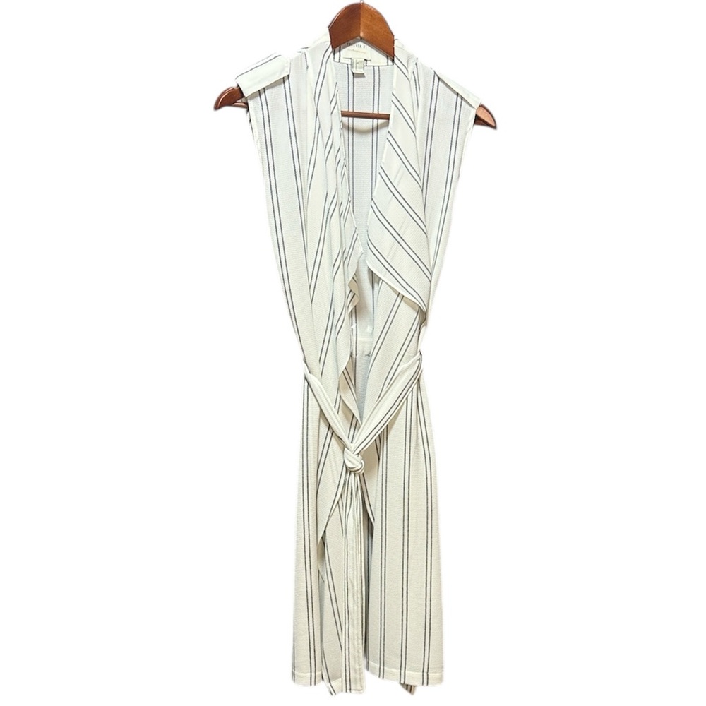 White flowy belted vest with black stripe